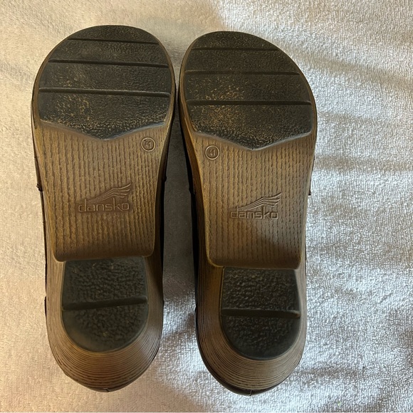 Dansko Women’s Marilyn style brown leather ankle bootie slip-on style no zippers - Picture 7 of 10